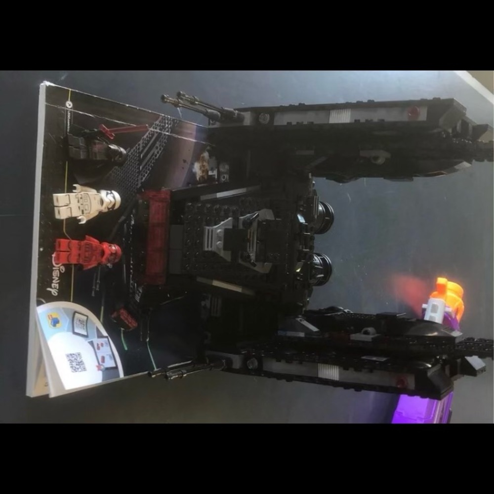 Lego Kylo Rens shuttle set
